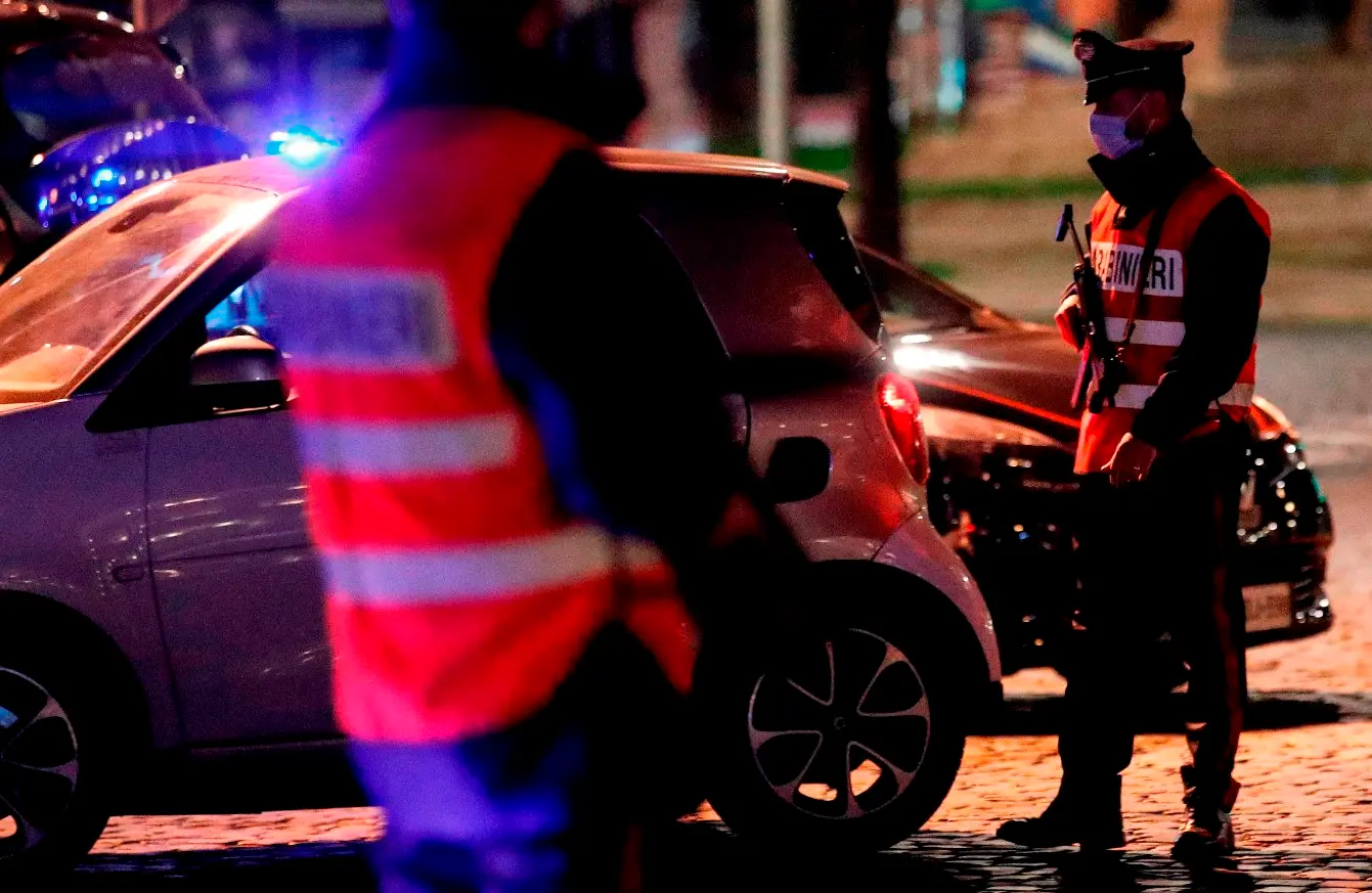 Movida Roma, notte di controlli con posti di blocco e alcoltest: 450 giovani fermati