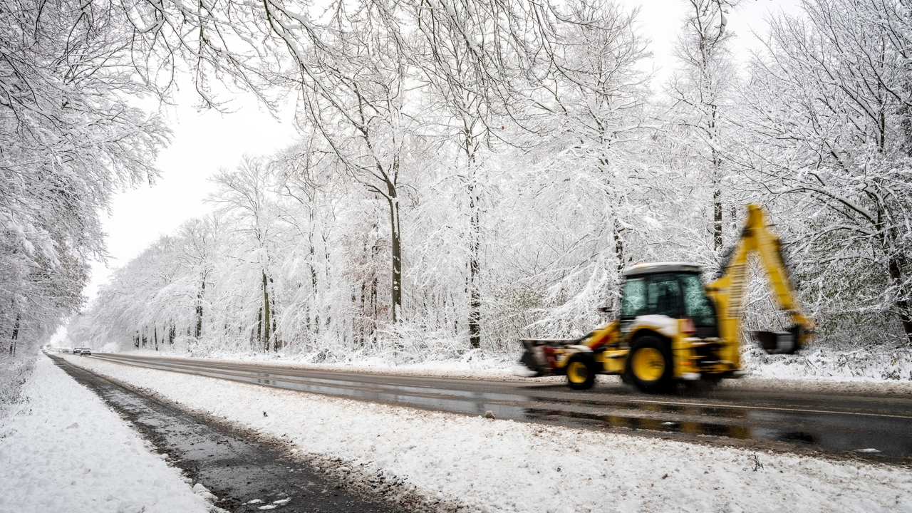 In arrivo la neve anche in pianura (Ansa)