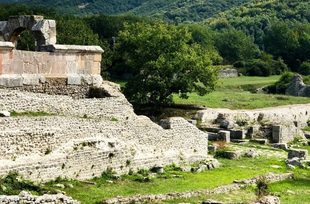 Le rovine di Carsulae, antica città romana lungo il tratto umbro della via Flaminia