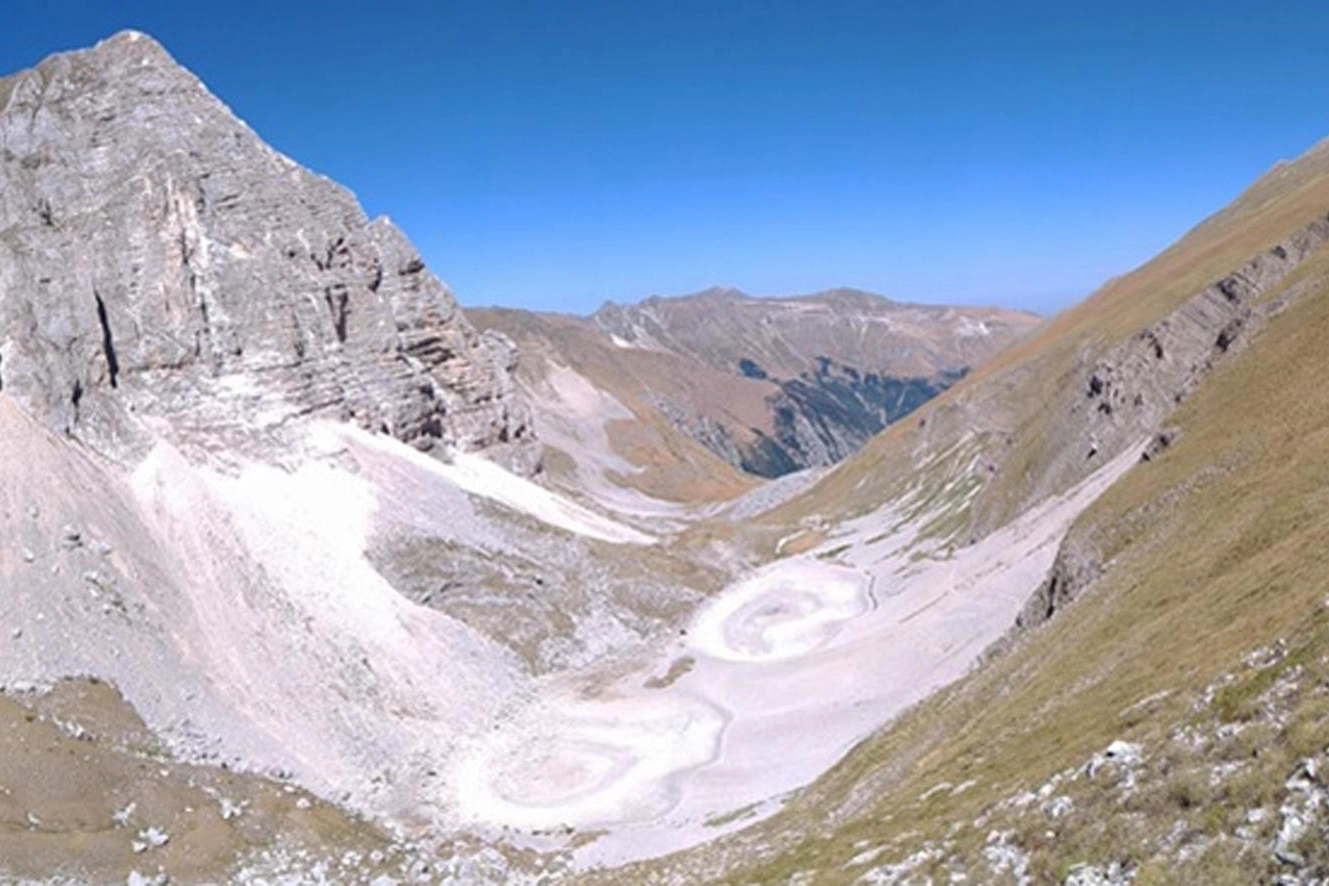 Un'immagine dei laghi di Pilato colpiti dalla siccità (Macerata)