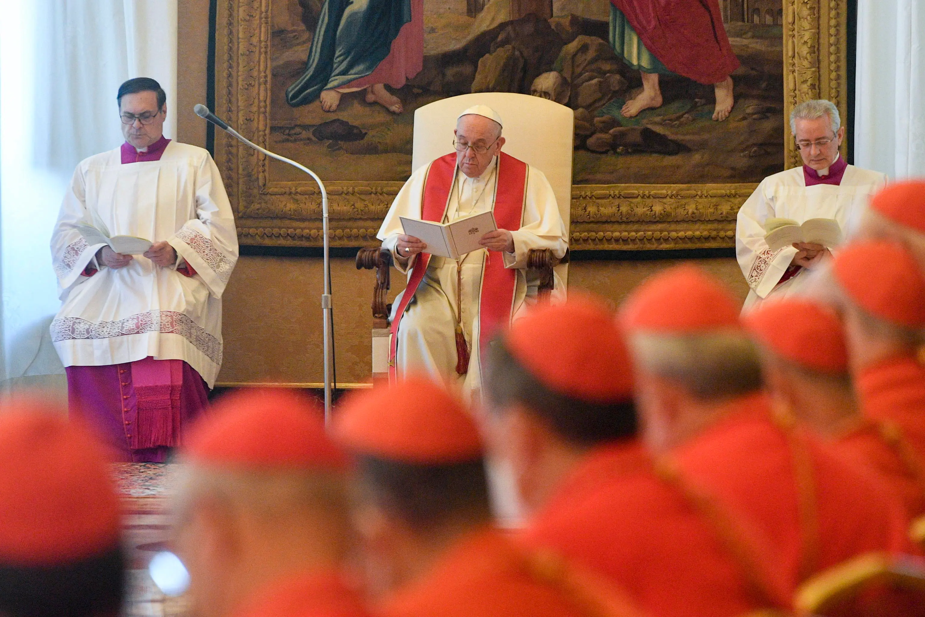 Il Papa riforma la Curia romana, anche i laici ai vertici vaticani