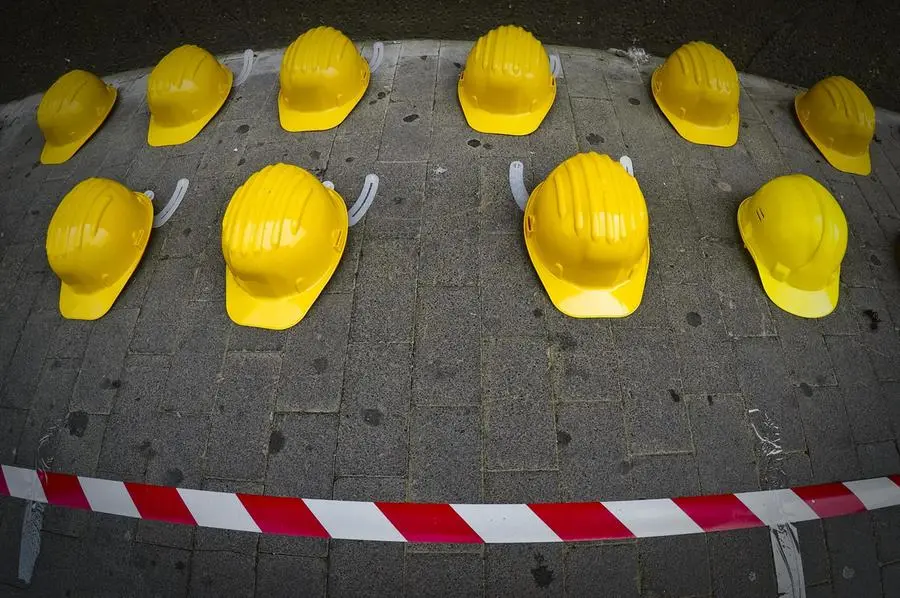 Incidente sul lavoro a Roma: cade dall'impalcatura, muore operaio