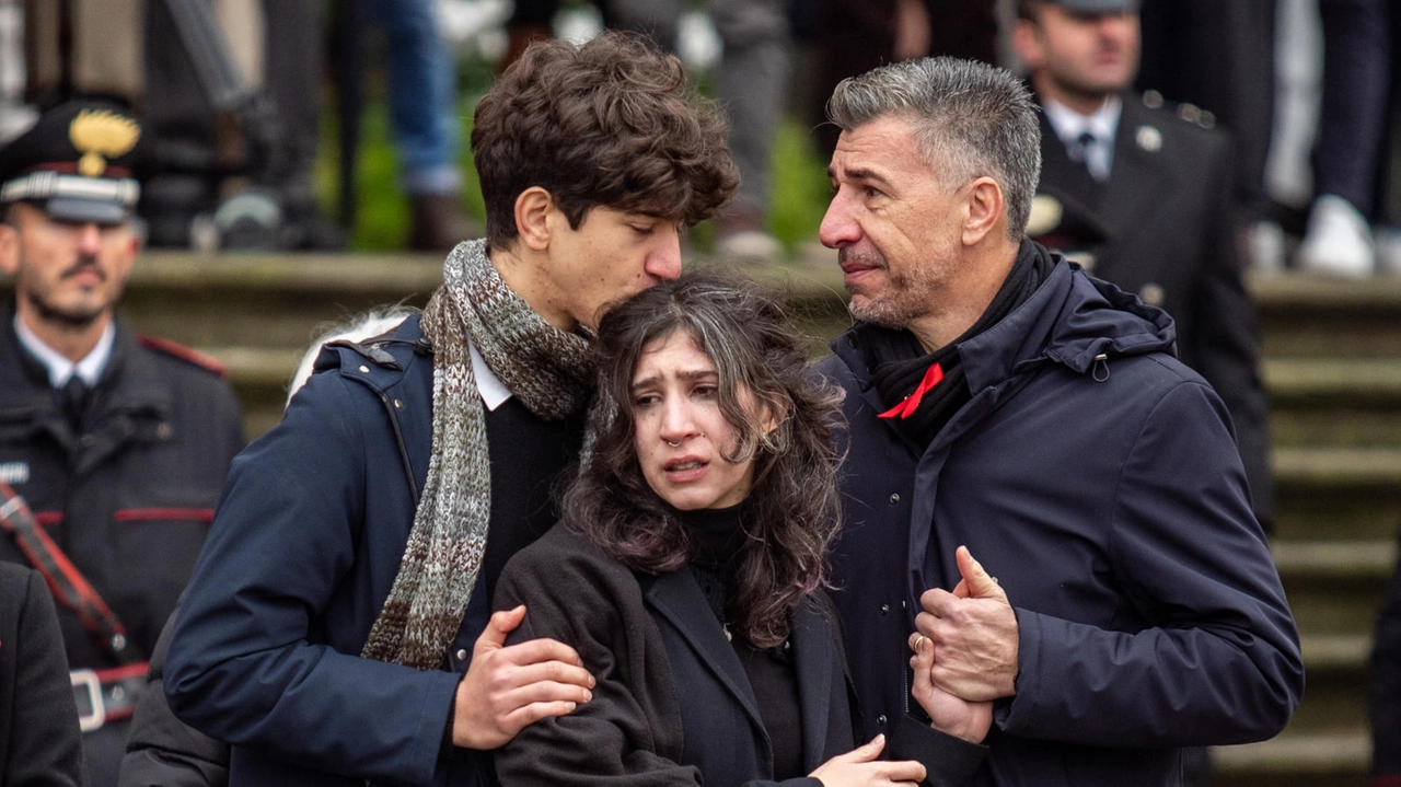 Gino Cecchettin con i figli Elena e Davide