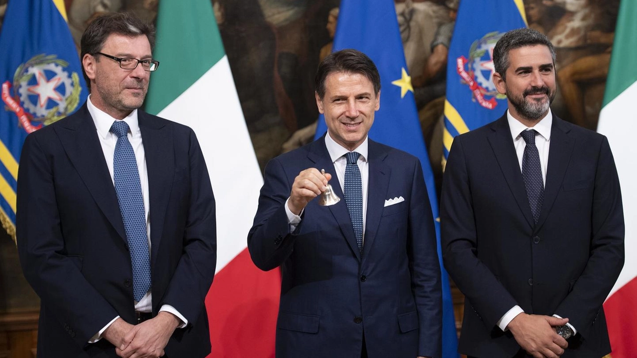 Settembre 2019: Conte si passa la campanella da una mano all'altra