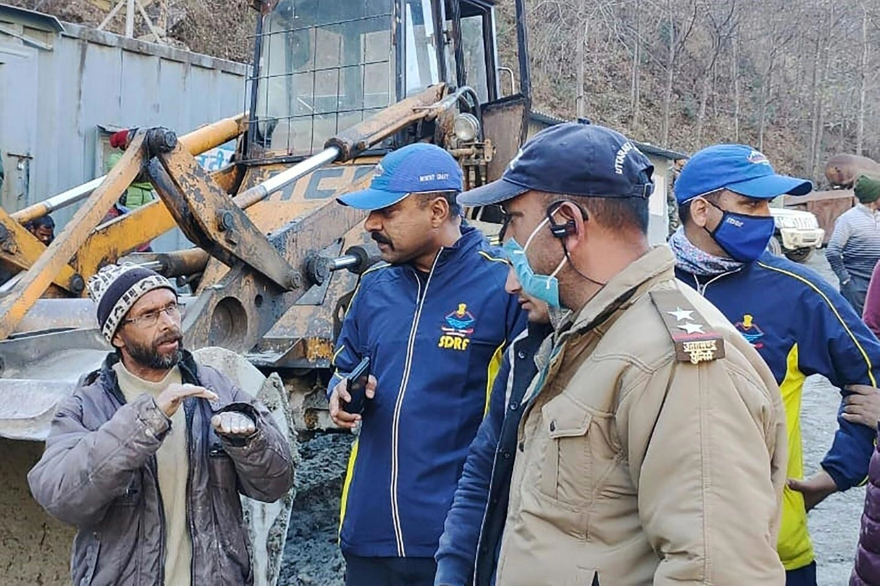 India, danni e morti per l'inondazione causata dal crollo di un ghiacciaio dell'Himalaya 