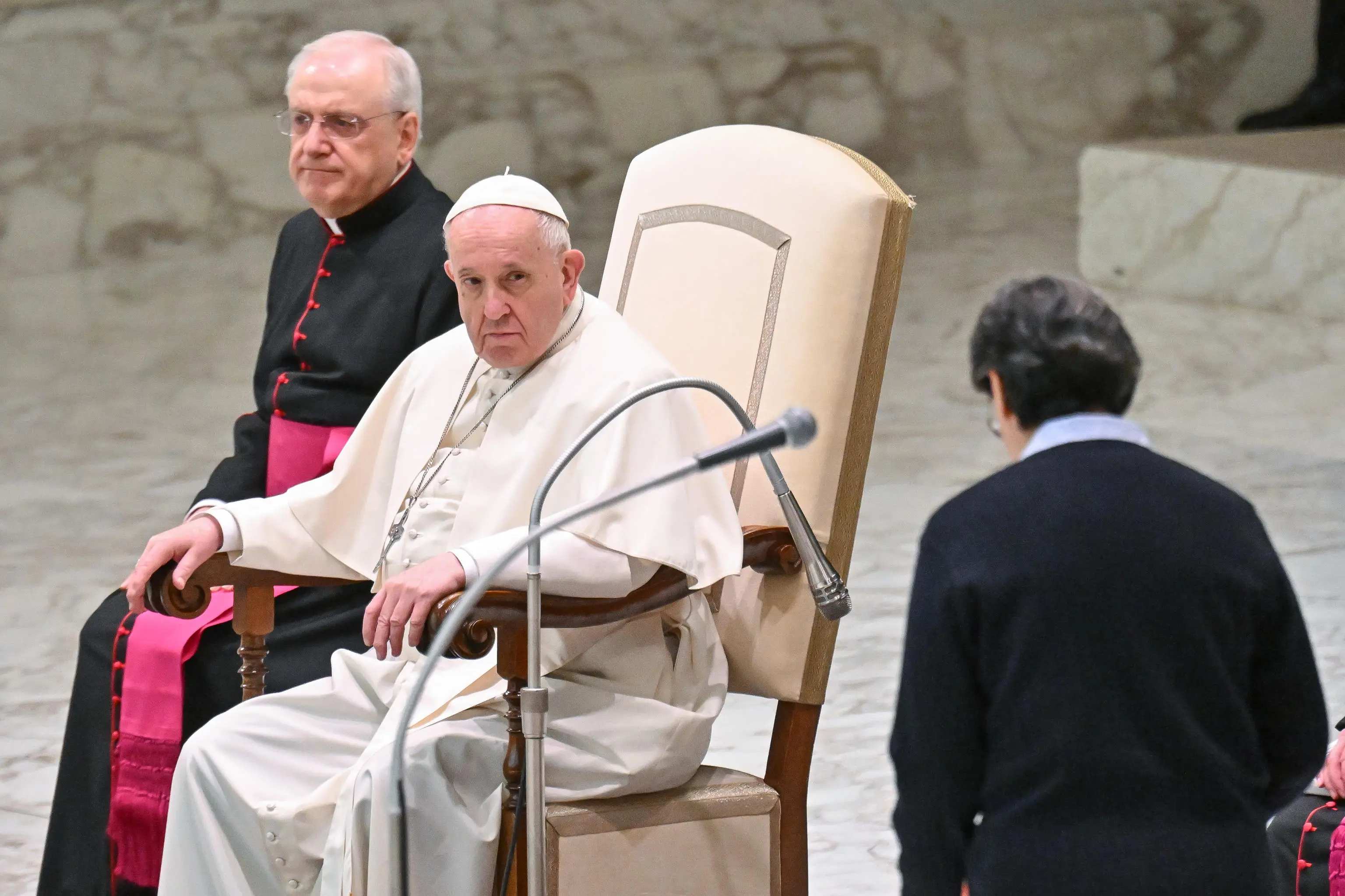 Il Papa ai genitori di gay: "Non condannate i vostri figli"