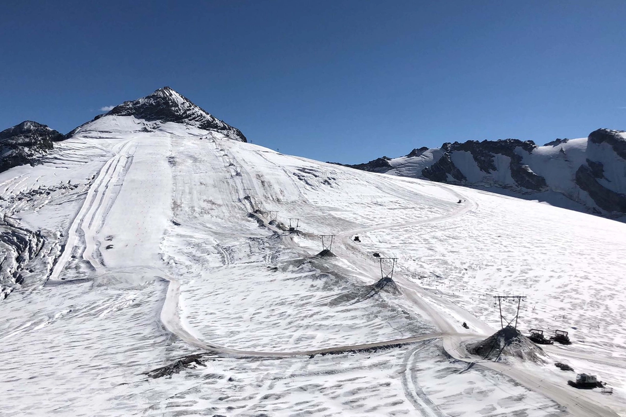 Lo Stelvio chiude gli impani per il troppo caldo (Ansa)