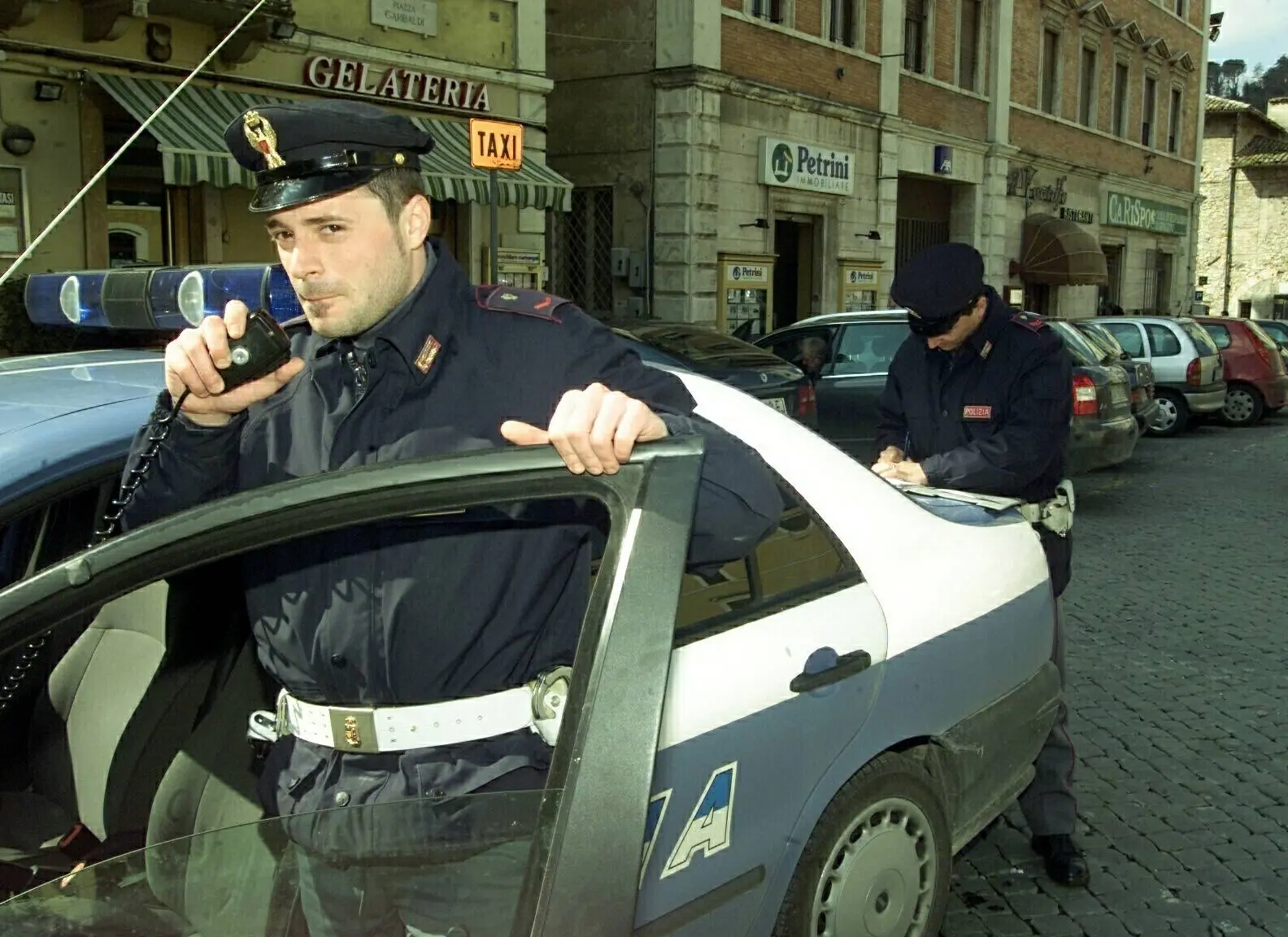 Spoleto, bulli diciottenni picchiano un commerciante