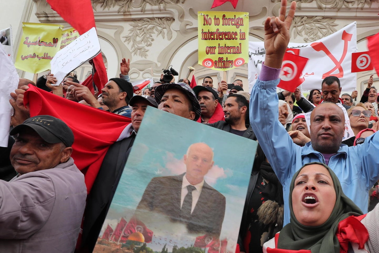 Sostenitori del presidente Kais Saied celebrano il 67esimo anniversario dell’indipendenza