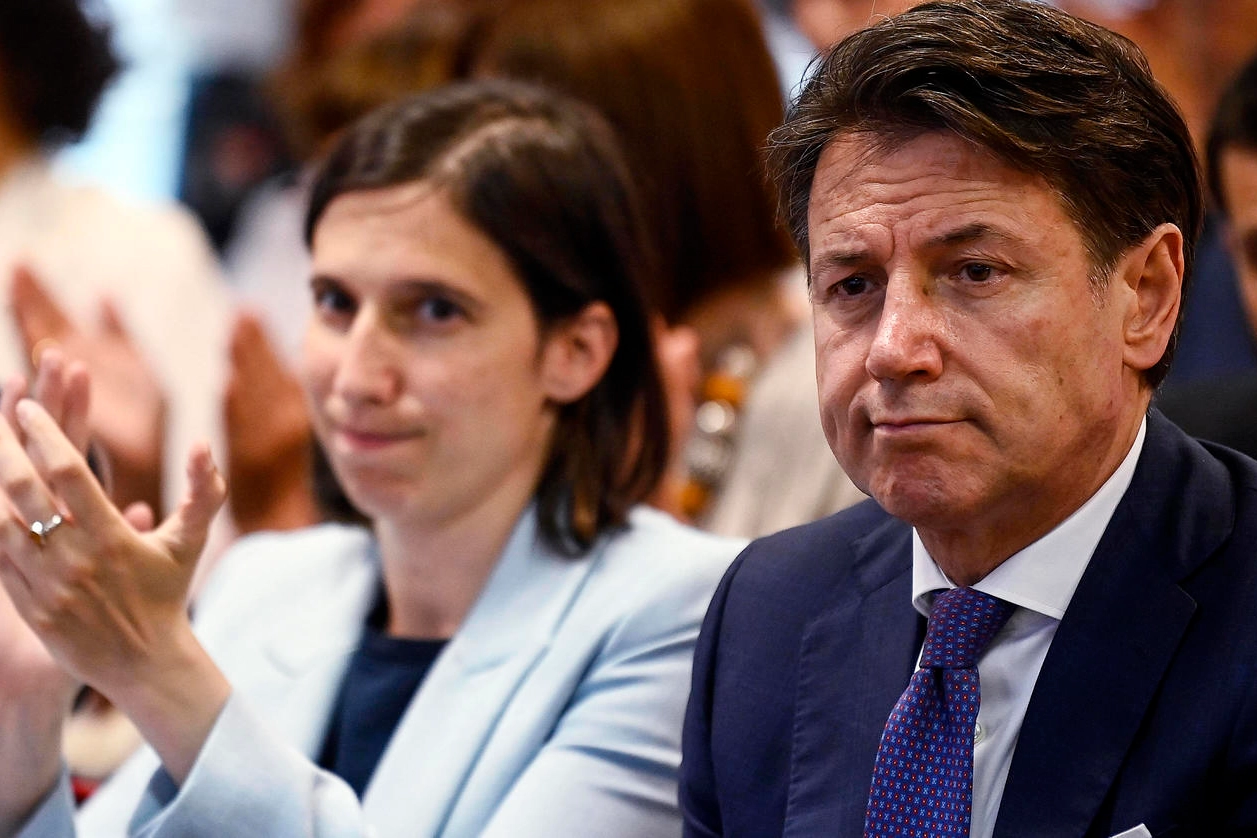 Elly Schlein, 38 anni, e Giuseppe Conte, 58 anni