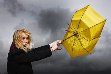 Vento forte, allerta meteo arancione nelle Marche: dove e quando