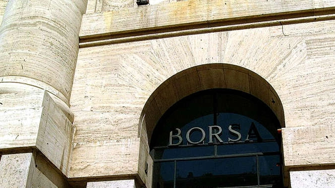 Borsa: Milano accelera, +1,9%