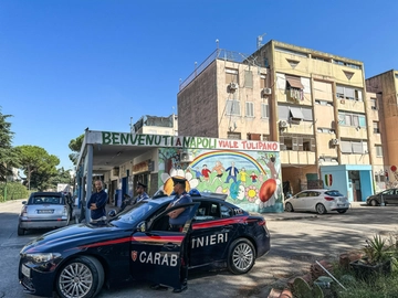 Caivano, smantellata la piazza di spaccio “verticale” di via Cairoli: arrestati tre pusher