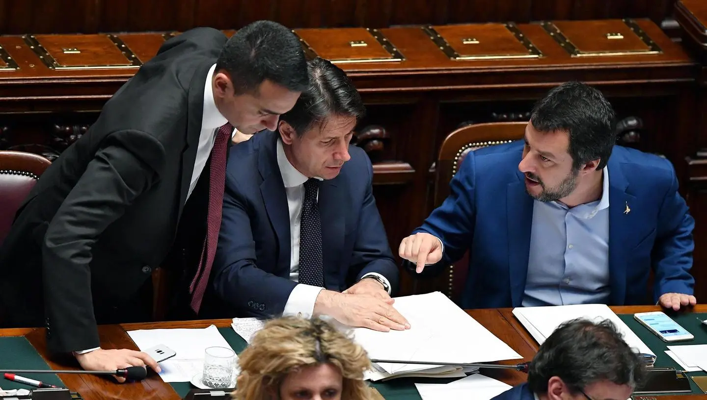 M5s-Lega, contratto gialloverde a termine. Metà italiani: durerà due anni