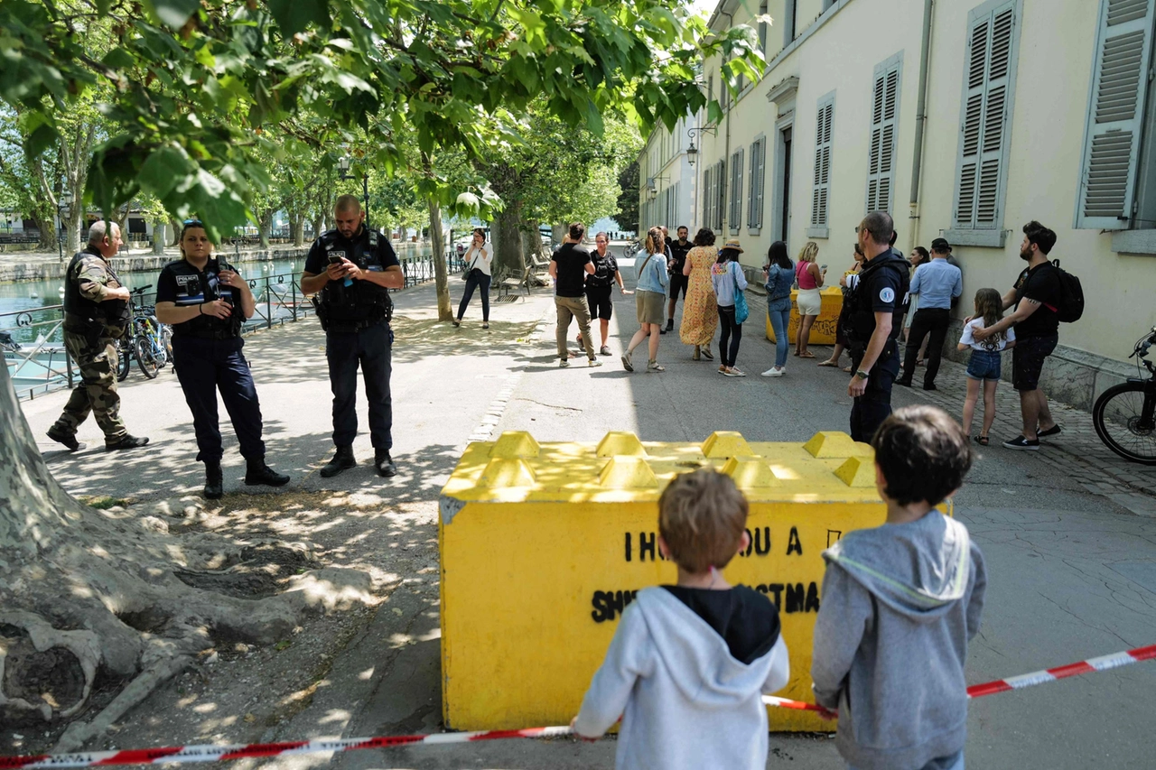 Attacco ad Annecy