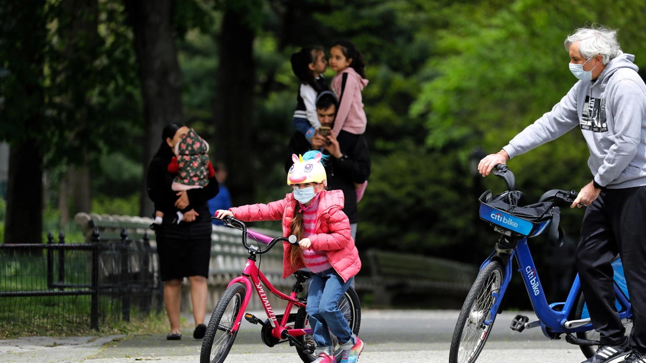 New York, una bambina a Central Park (Ansa)