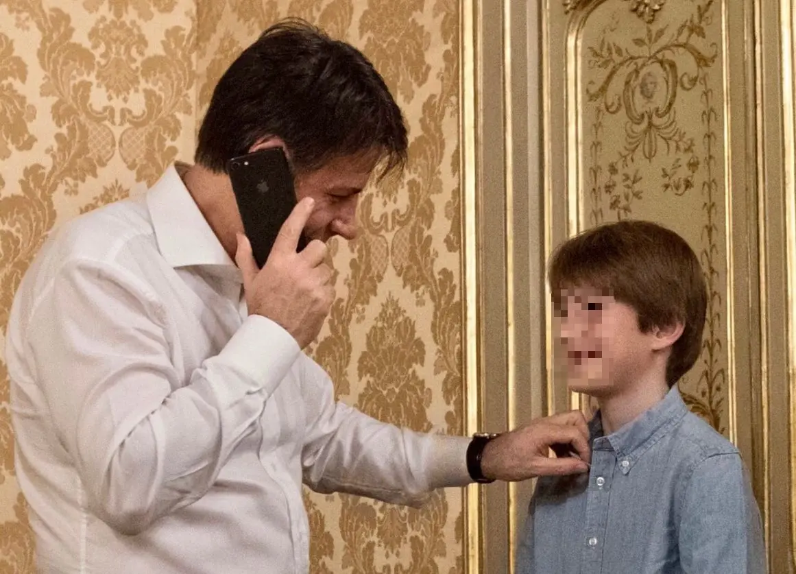 Festa del papà 2019, gli auguri vip. Conte posta la foto col figlio