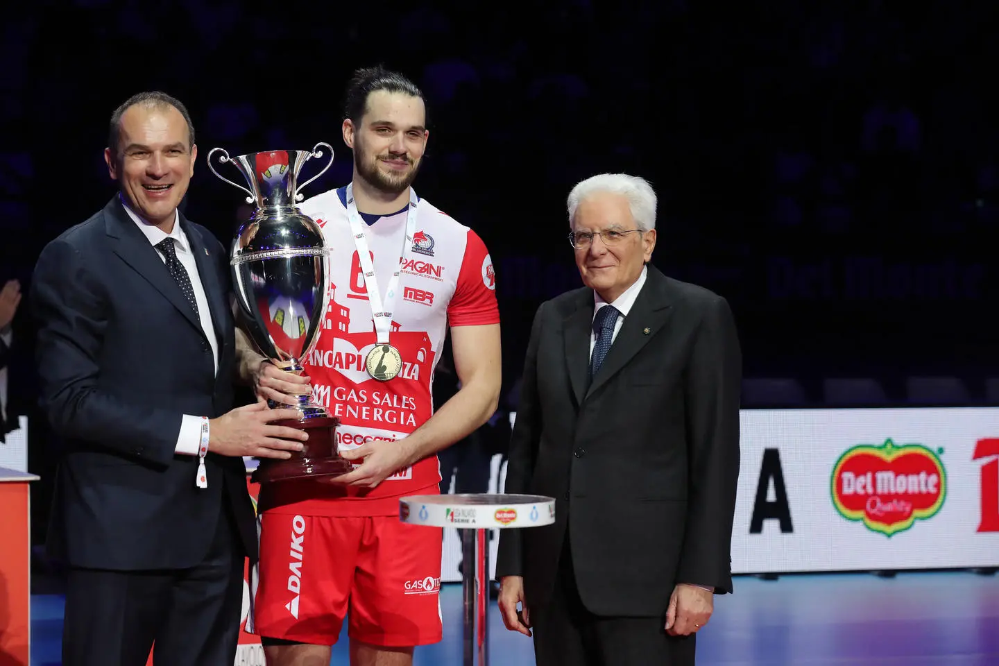 Pallavolo, Piacenza vince la Coppa Italia. Il Presidente Mattarella consegna il trofeo