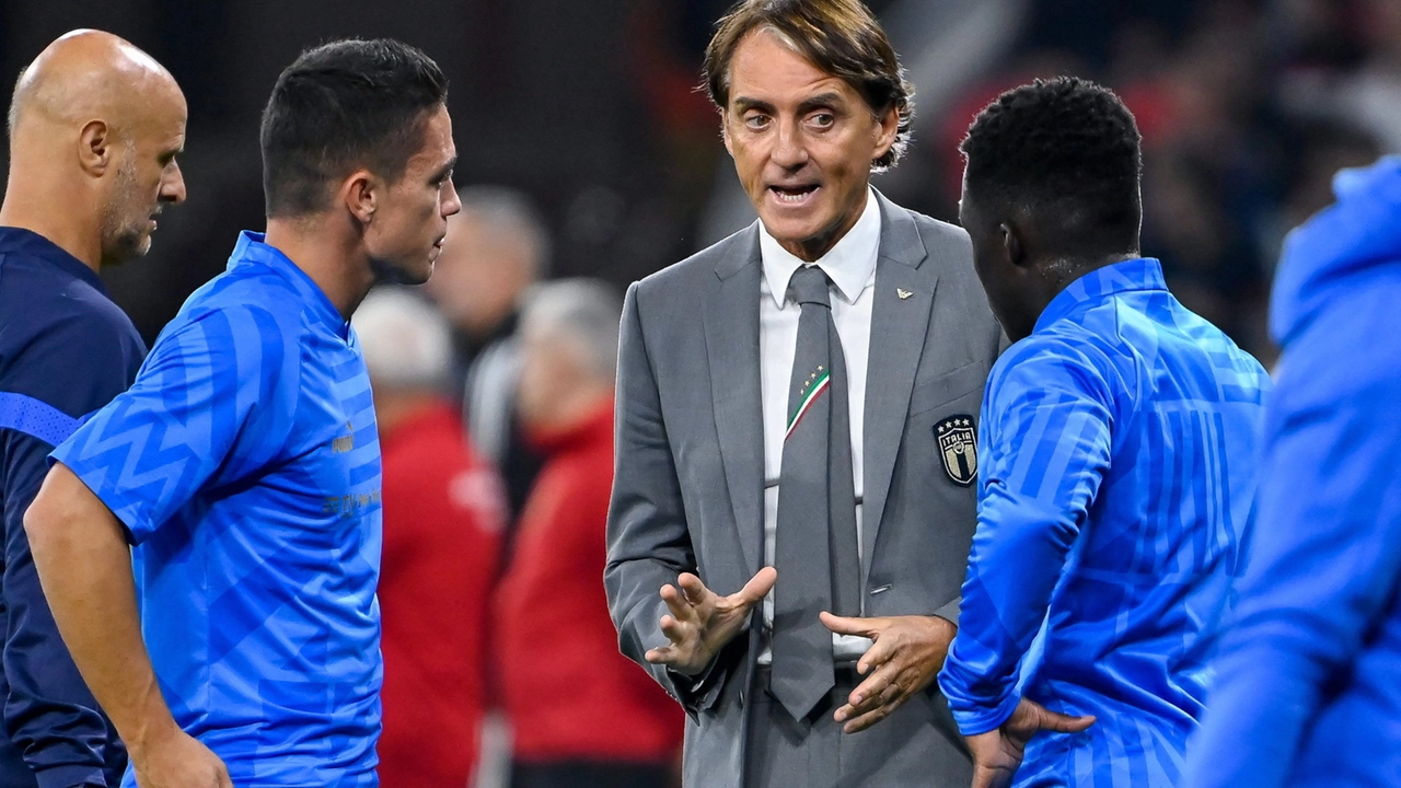 Mancini a colloquio con Raspadori e Gnonto