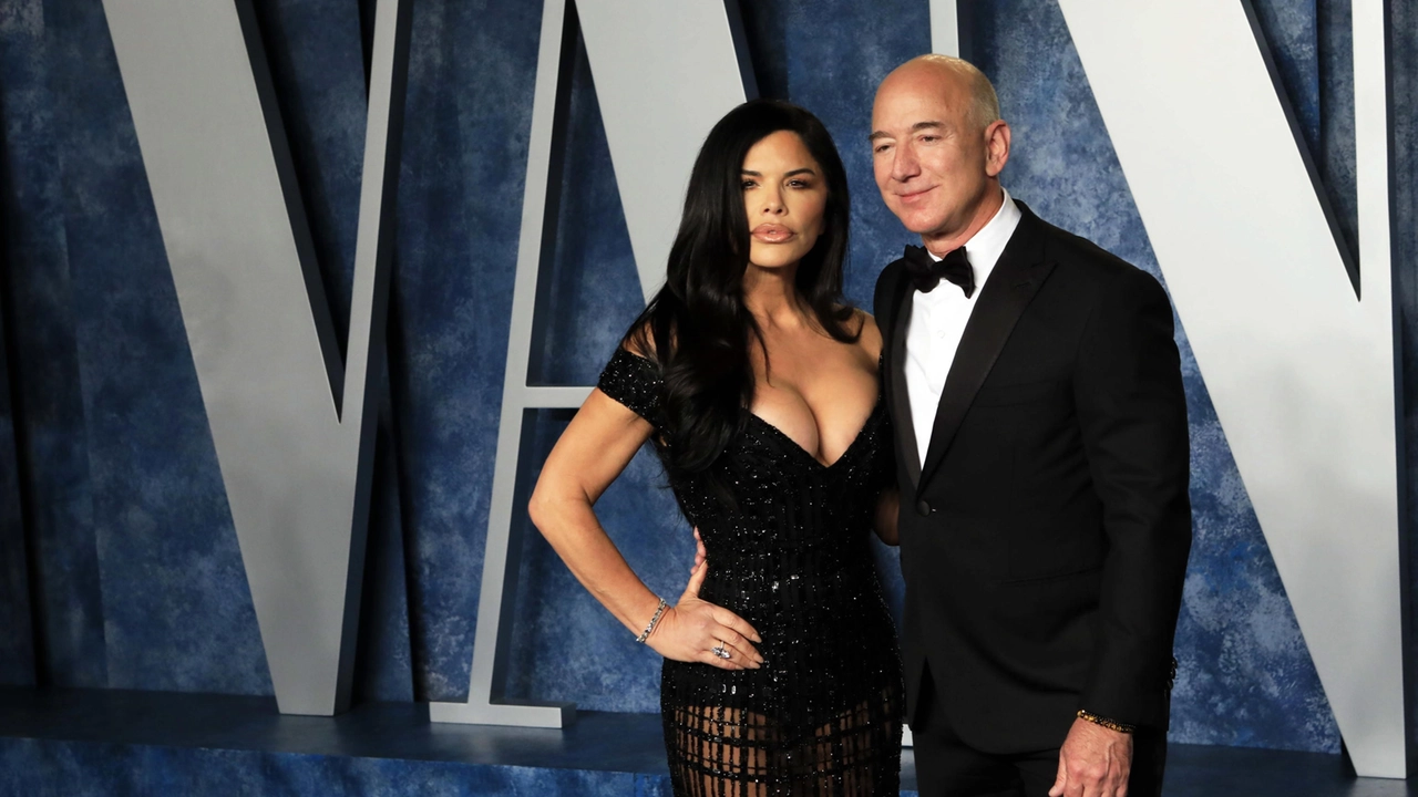 Lauren Sanchez e Jeff Bezos (Ansa)