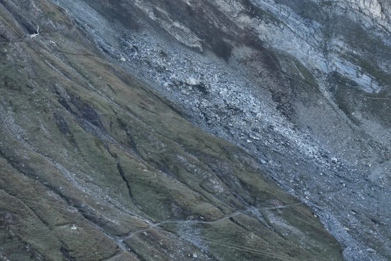 Frana in Val Formazza vista dall'alto (Ansa)