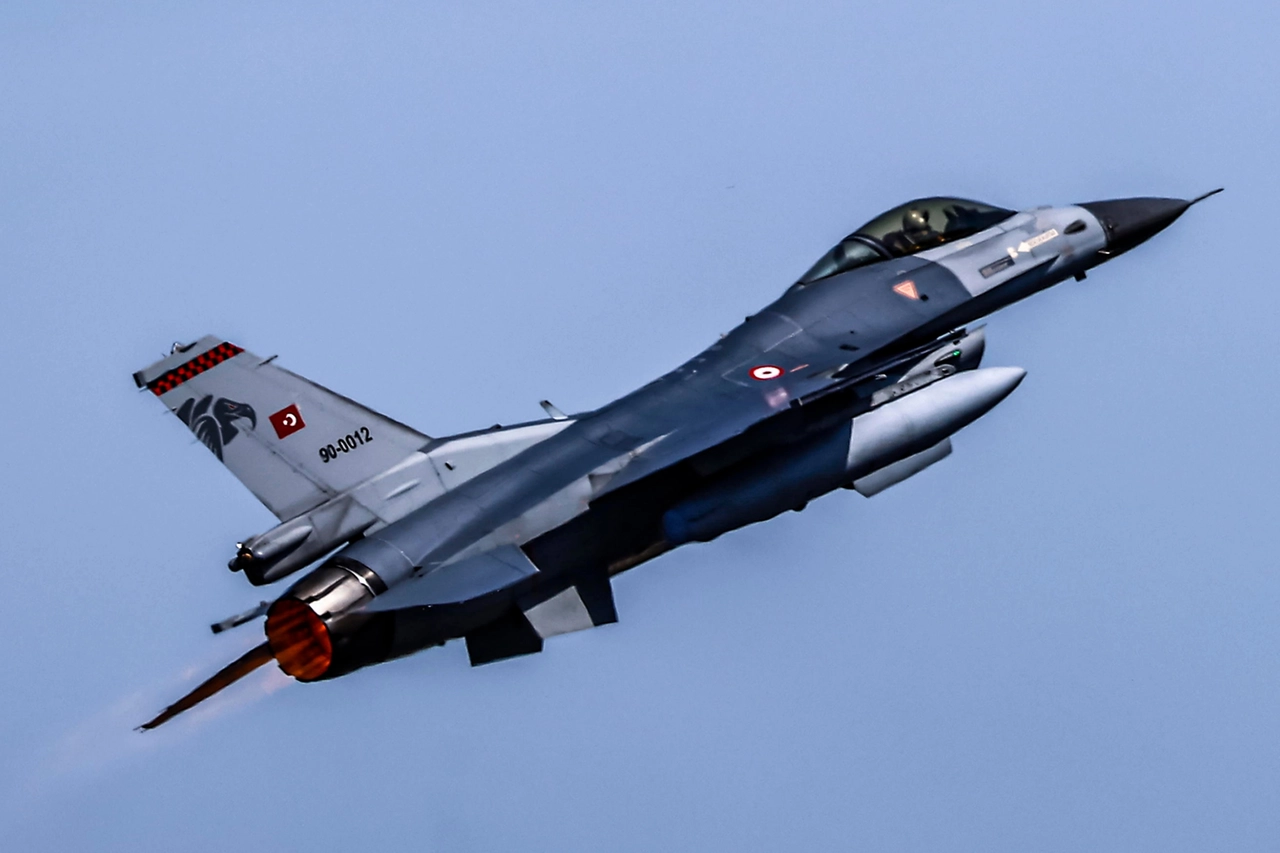 Un F-16 (Ansa)