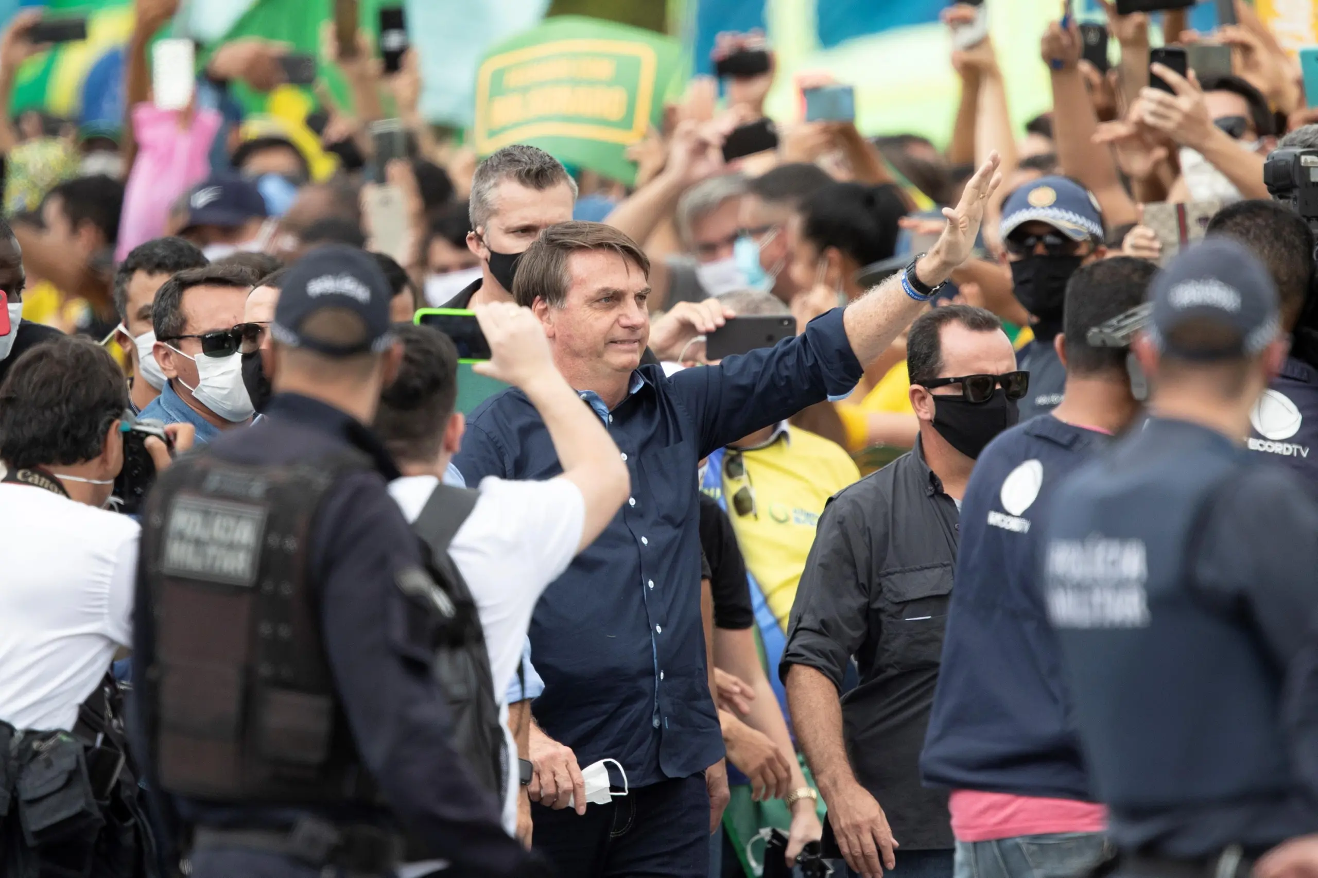 Coronavirus, Bolsonaro positivo al Covid. Germania, come cura si prova l'Epo