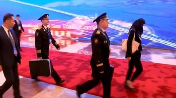 Putin con la valigetta nucleare in Cina. Il video che fa tremare il mondo. Come funziona la Cheget