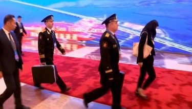 Putin con la valigetta nucleare in Cina. Il video che fa tremare il mondo. Come funziona la Cheget