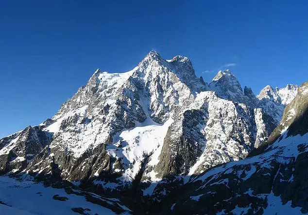 Incidenti in montagna, quattro morti sulle Alpi francesi. C'è anche un alpinista italiano