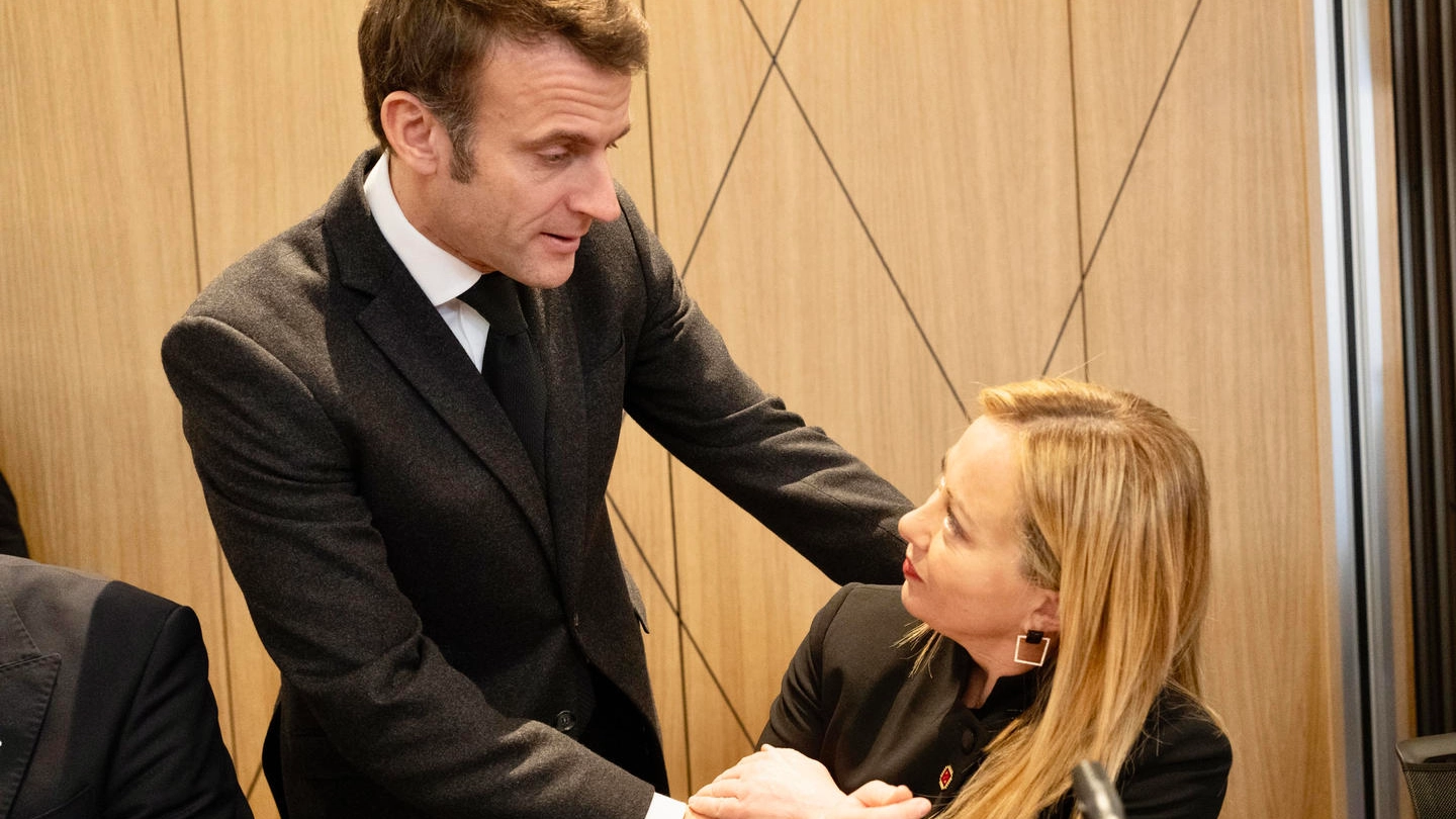 Emmanuel Macron e Giorgia Meloni (Ansa)