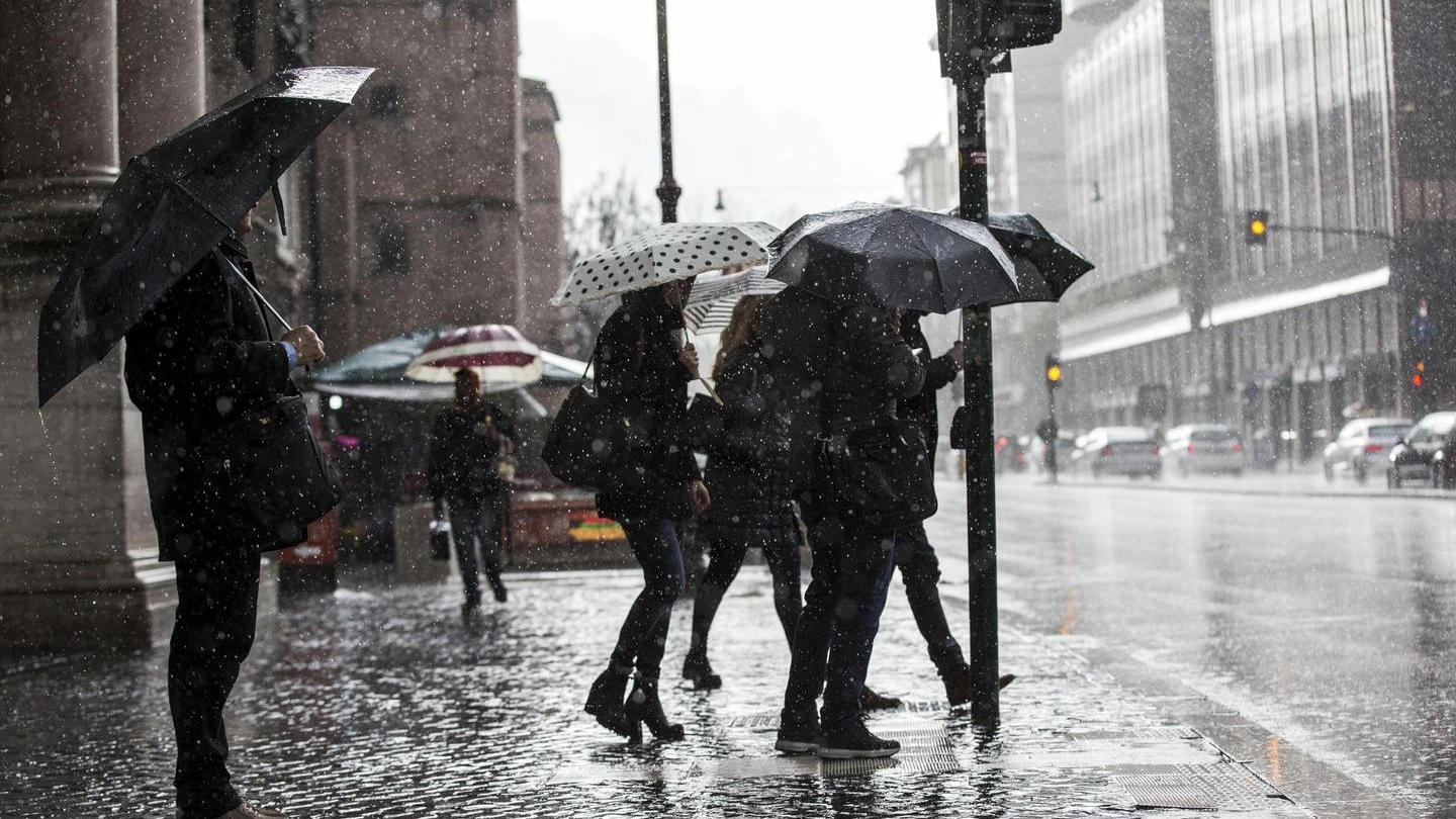 Previsioni meteo, gli esperti annunciano l'arrivo di piogge e freddo (Ansa)