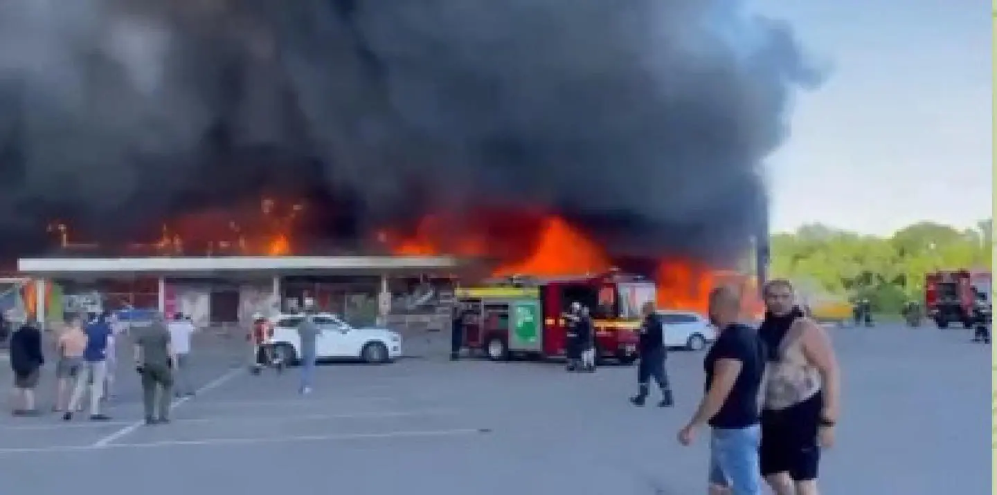 Ucraina news, Kremenchuk: colpito un centro commerciale. "C'erano più di mille civili"