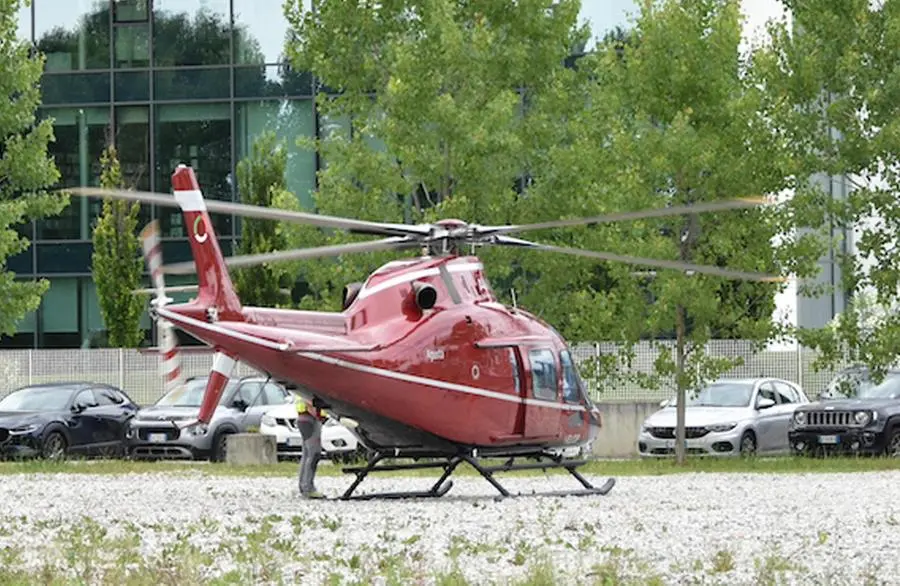 Elicottero disperso tra Modena e Lucca con 7 persone a bordo. Ricerche sospese per notte