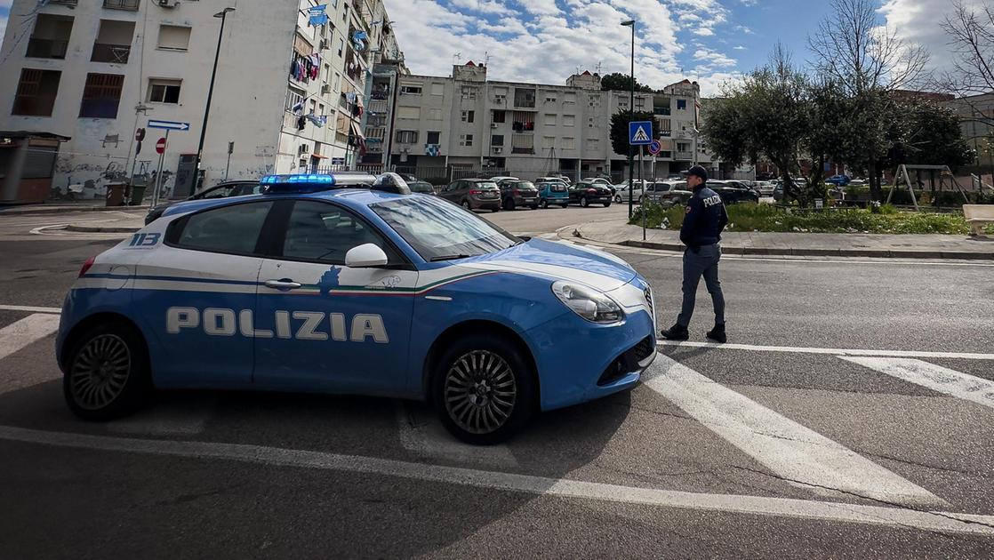 Napoli, armato di machete scatena il panico nella funicolare di Chiaia