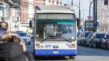 Sciopero dei trasporti, i sindacati di base lo spostano al 15 dicembre. Sbarra: “Guai a mettere in discussione questo diritto”