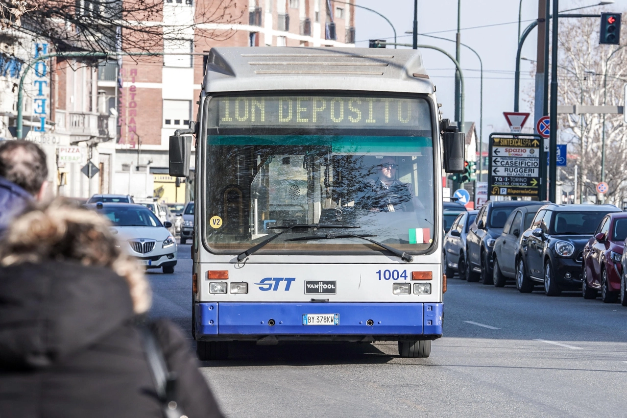 Sciopero dei trasporti rinviato al 15 dicembre 2023 (Ansa)