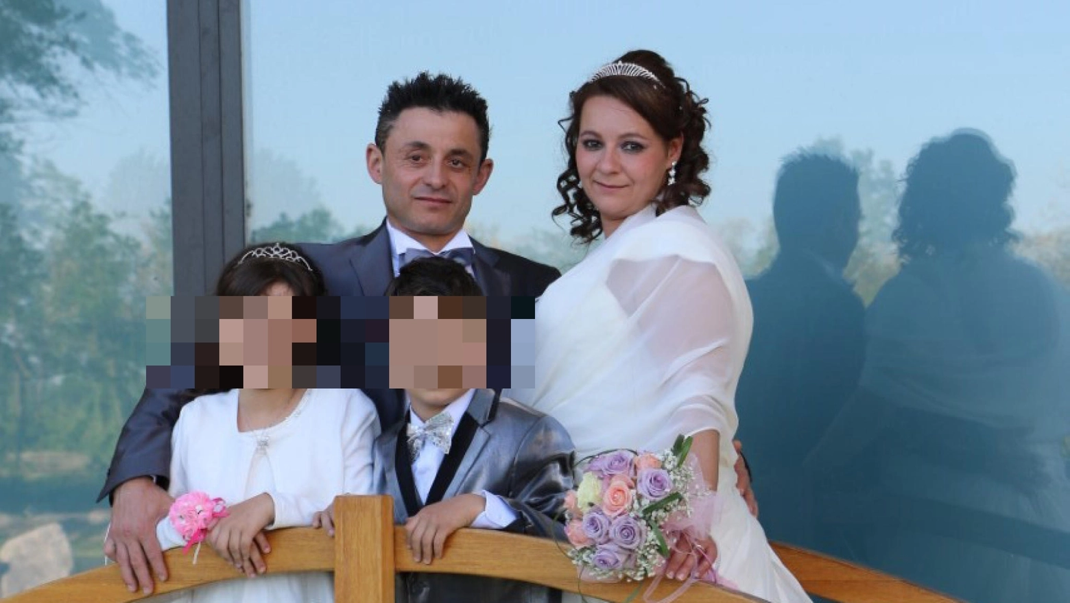 Un post tratto dal profilo Facebook di Giovanni Barreca mostra lui con la moglie e i figli maggiori (Ansa)