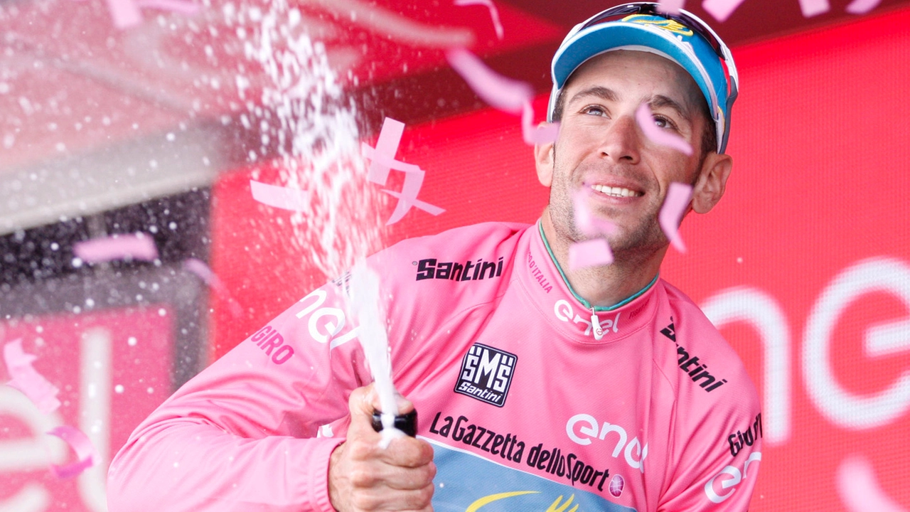 Nibali in maglia rosa (Lapresse)