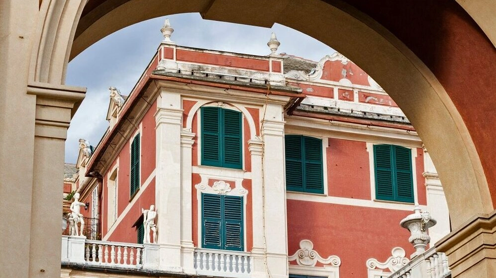 Liguria, alla scoperta degli ampi saloni, dei cortili chiostrati, delle terrazze a belvedere