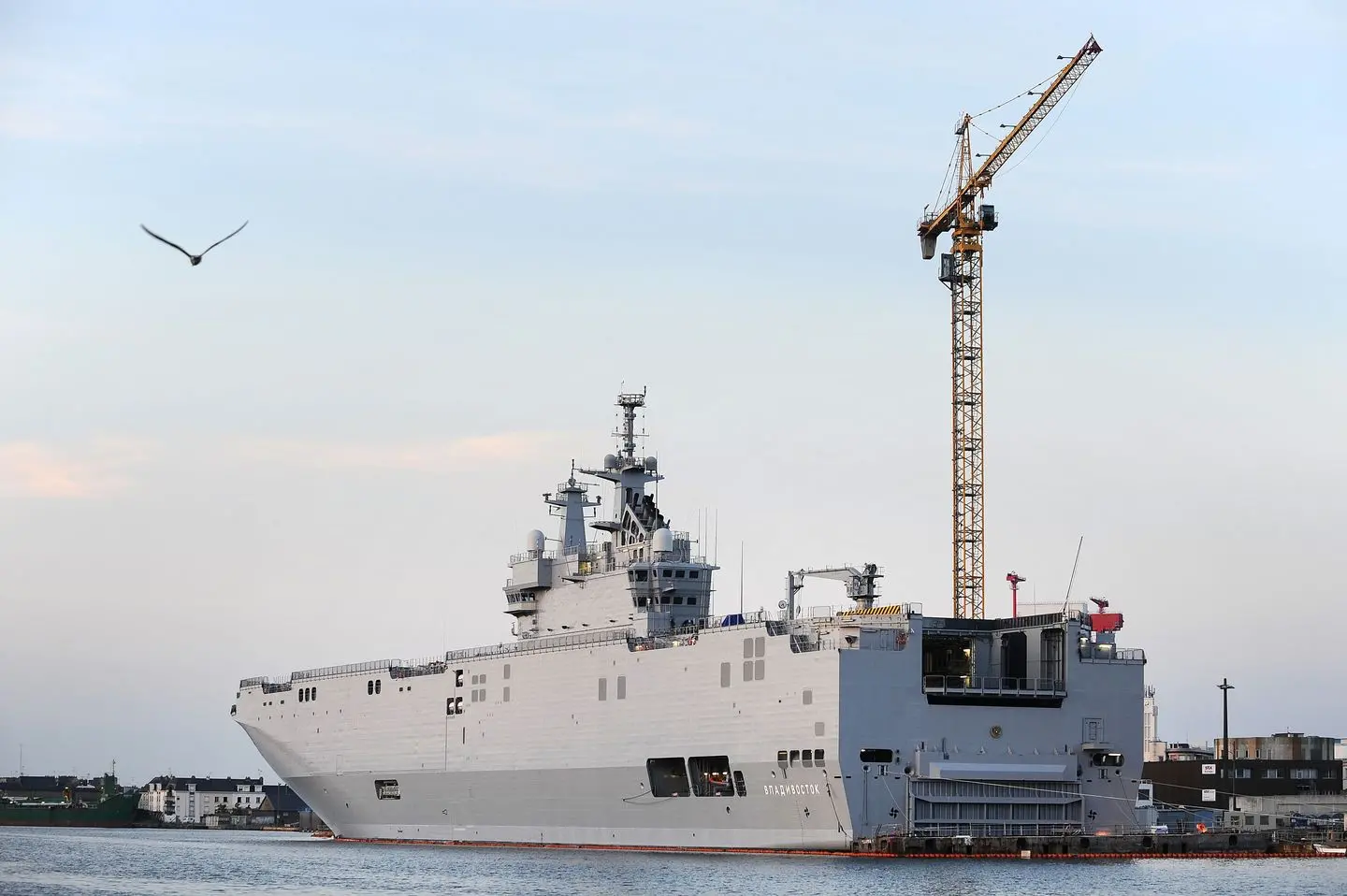 Ucraina, la Francia chiarisce: "Non consegneremo alla Russia le navi da guerra Mistral"