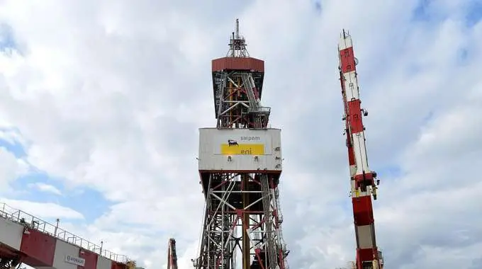 Saipem: azioni tengono, diritti crollano