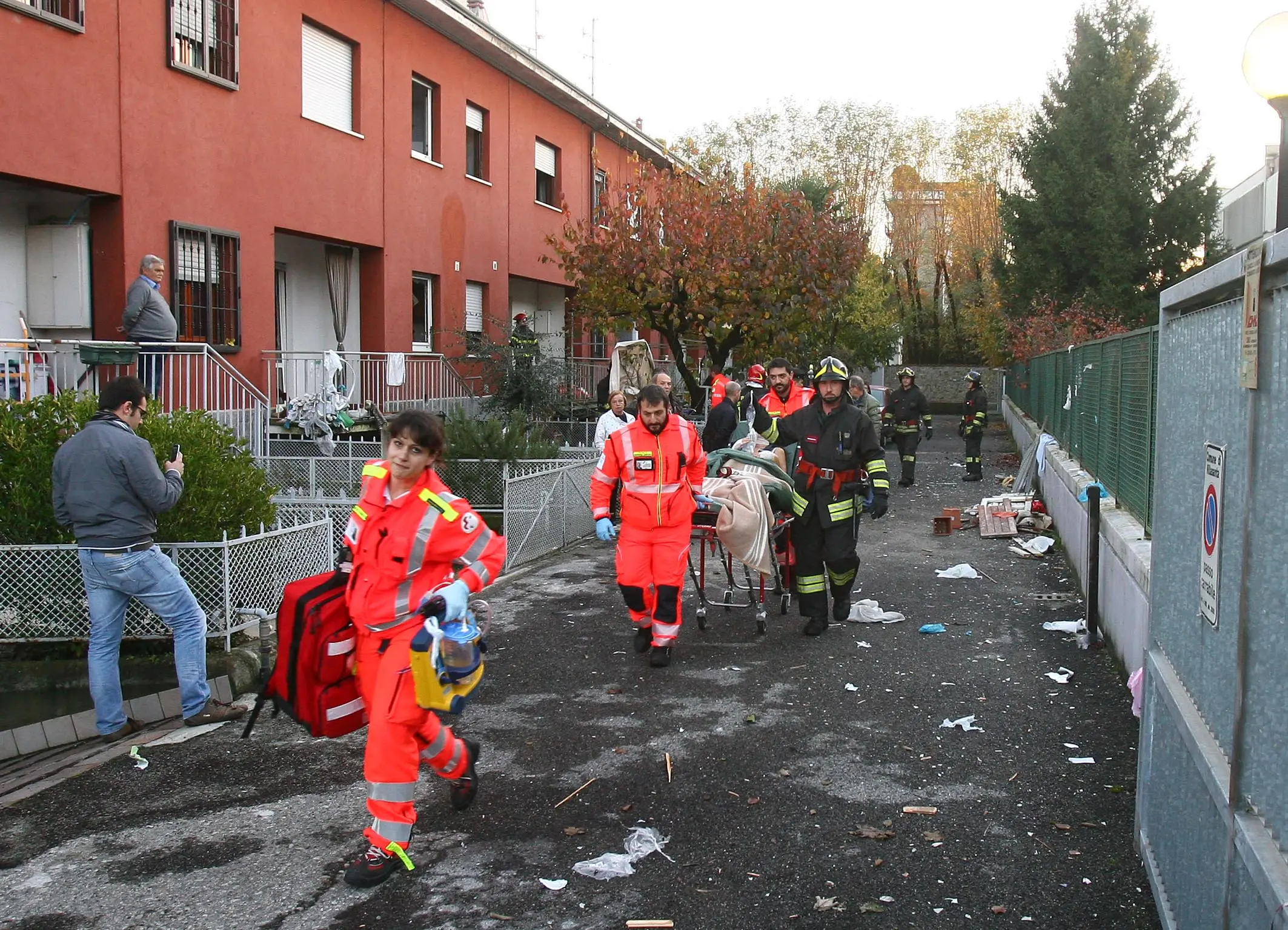 Villasanta, fuga di gas ed esplosione: ferite madre e figlia