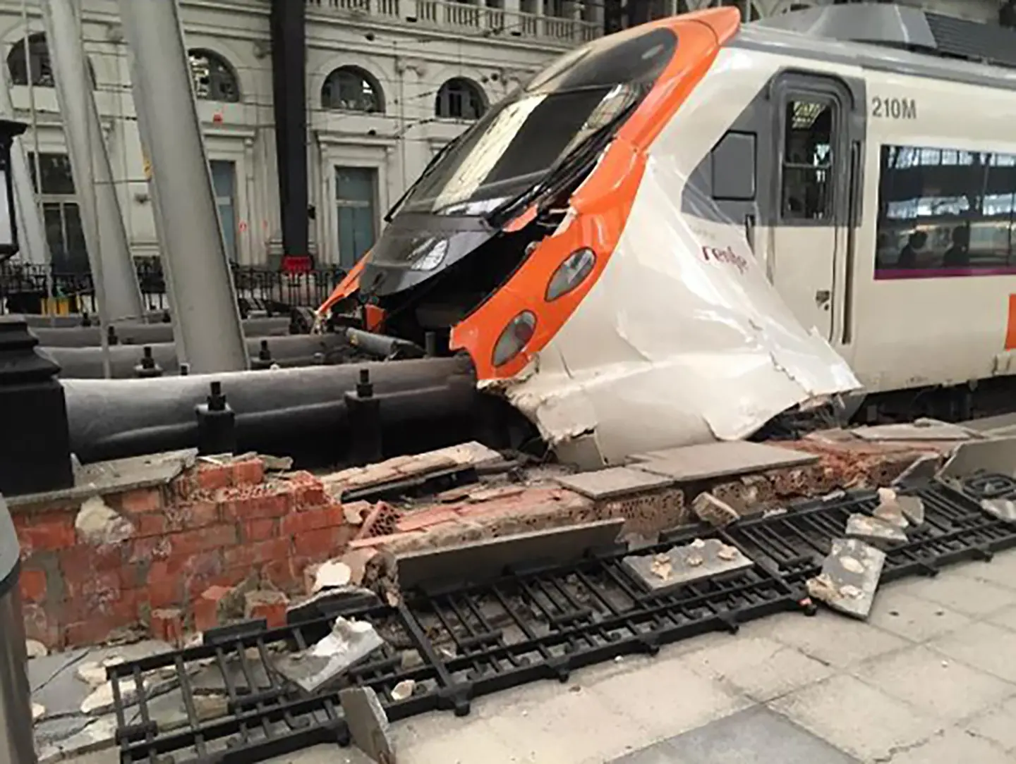 Barcellona, incidente in stazione: 54 feriti