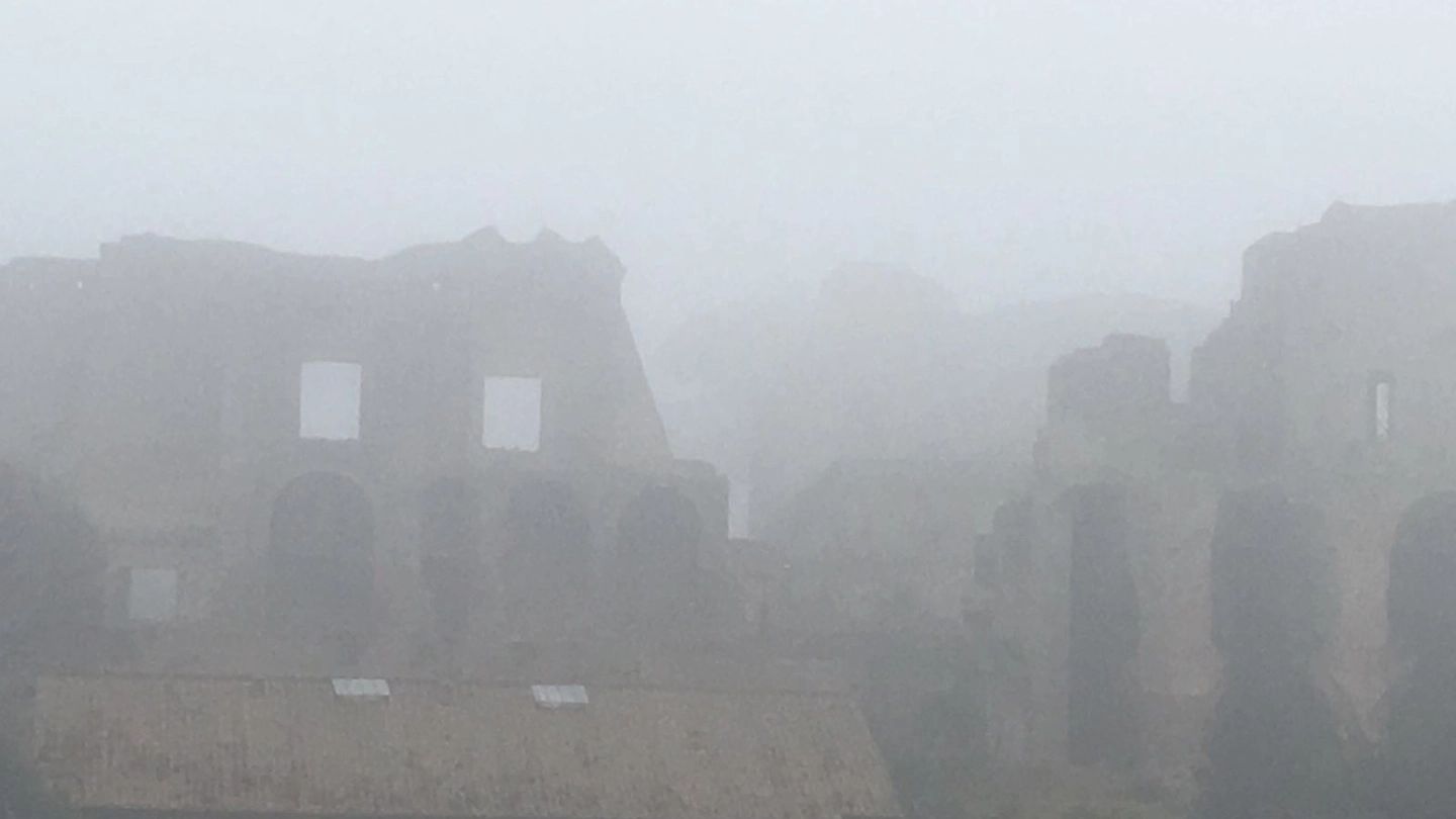 Nebbia a Roma (Dire)