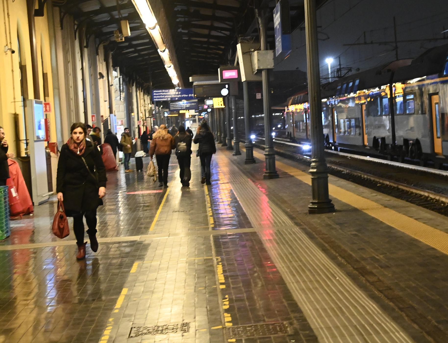 Lo Sciopero Dei Trasporti. Stop Dei Treni E Caos Nelle Stazioni. L’ira ...