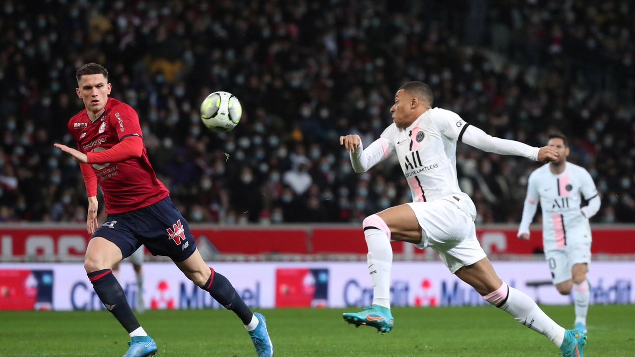 Sven Botman (Ai tempi del Lille) e Kylian Mbappé (Ansa)