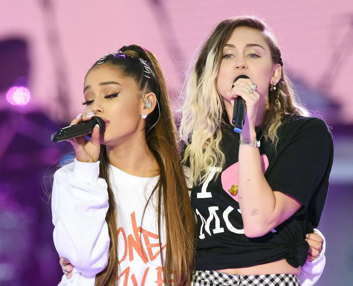 One Love Manchester, Ariana Grande e le star della musica contro il terrore