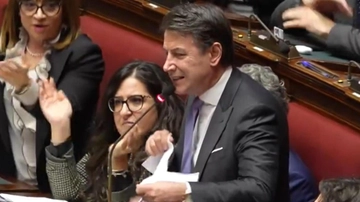 Pietra tombale sul salario minimo. Alla Camera scoppia la bagarre. La maggioranza boccia i nove euro