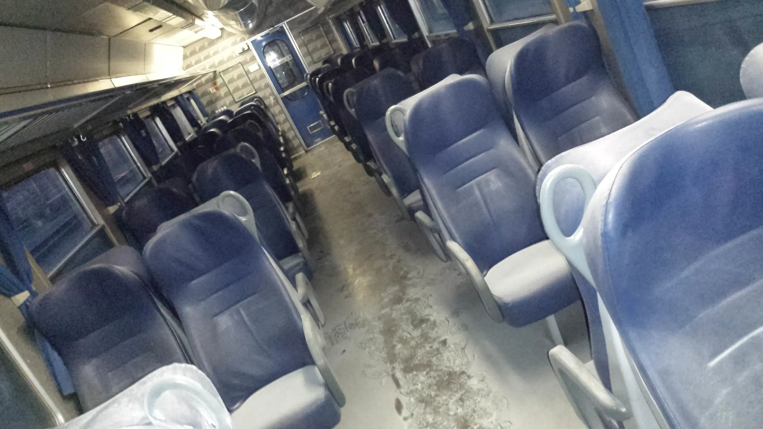 Atti vandalici in treno: carrozze fuori uso